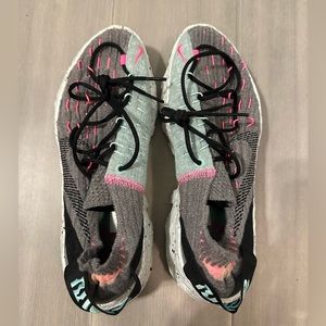Women’s Nike Space Hippie 04 South Beach / Size 8.5